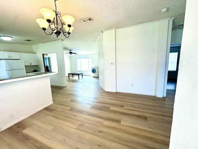 合同活跃: $2,800 (4 贝兹, 2 浴室, 1600 平方英尺)