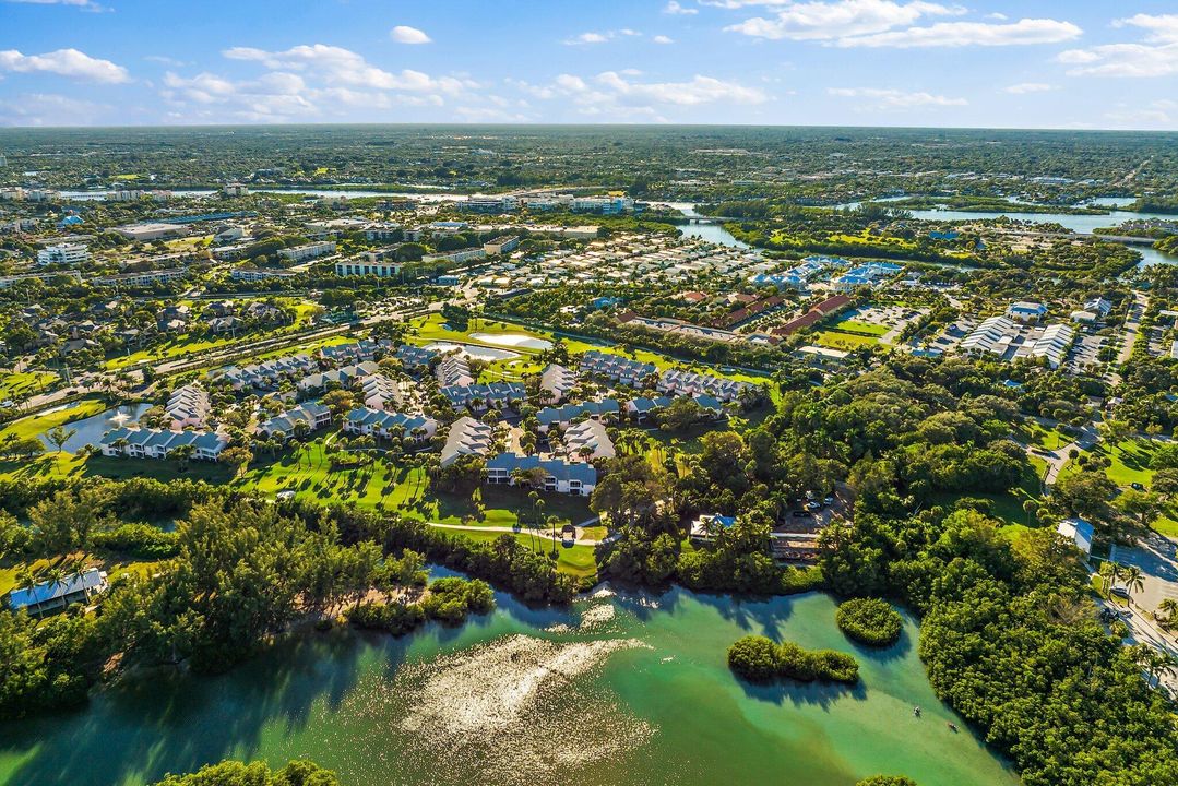 Под контрактом: $6,500 (2 спален, 2 ванн, 1346 Квадратных фут)