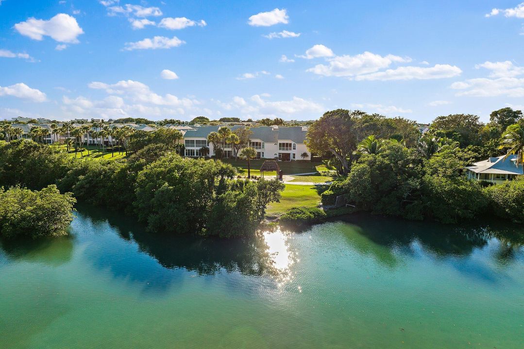 Под контрактом: $6,500 (2 спален, 2 ванн, 1346 Квадратных фут)