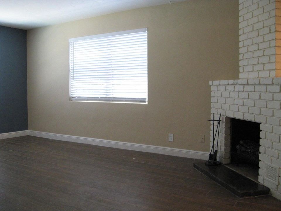 For Sale: $455,000 (3 beds, 2 baths, 1107 Square Feet)