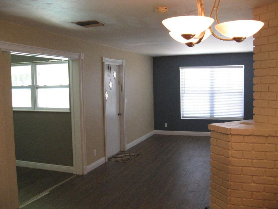 For Sale: $455,000 (3 beds, 2 baths, 1107 Square Feet)