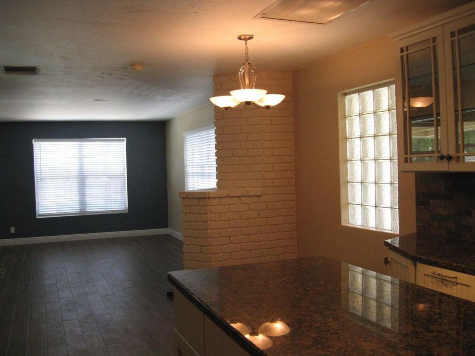 For Sale: $455,000 (3 beds, 2 baths, 1107 Square Feet)