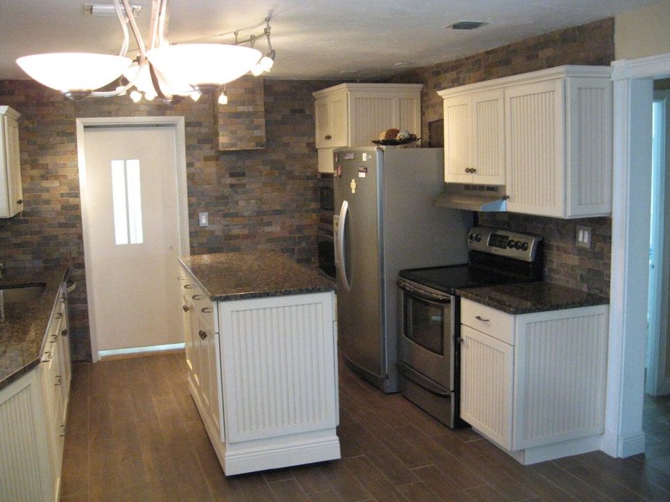 For Sale: $455,000 (3 beds, 2 baths, 1107 Square Feet)