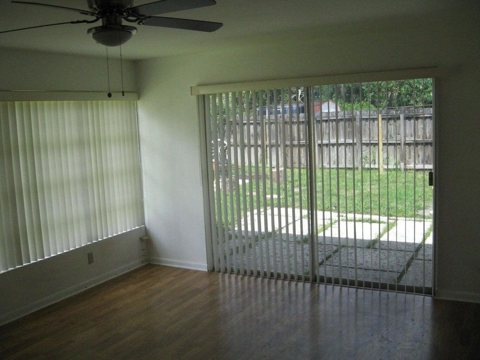 For Sale: $455,000 (3 beds, 2 baths, 1107 Square Feet)