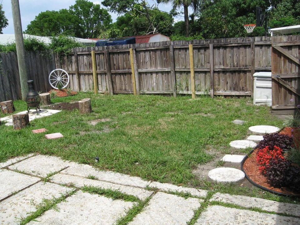 For Sale: $455,000 (3 beds, 2 baths, 1107 Square Feet)