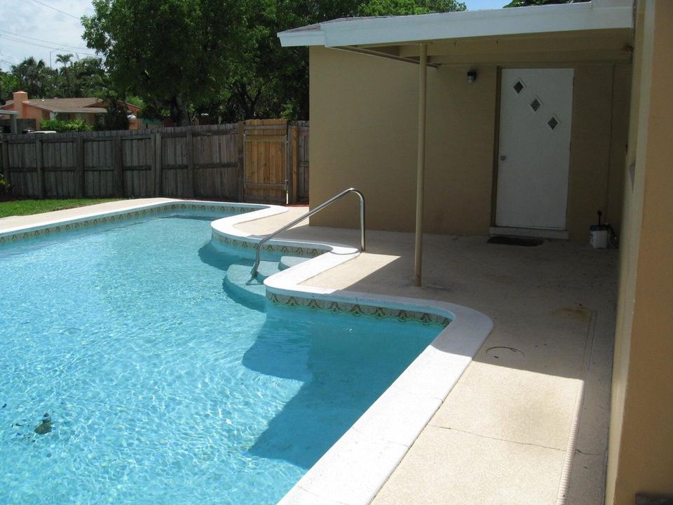 For Sale: $455,000 (3 beds, 2 baths, 1107 Square Feet)