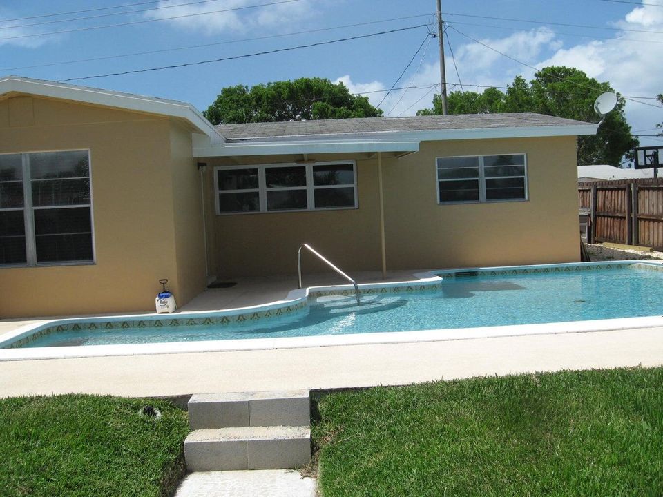 For Sale: $455,000 (3 beds, 2 baths, 1107 Square Feet)