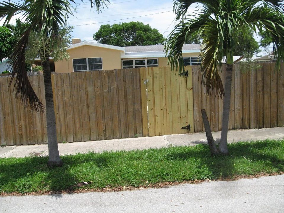 For Sale: $455,000 (3 beds, 2 baths, 1107 Square Feet)