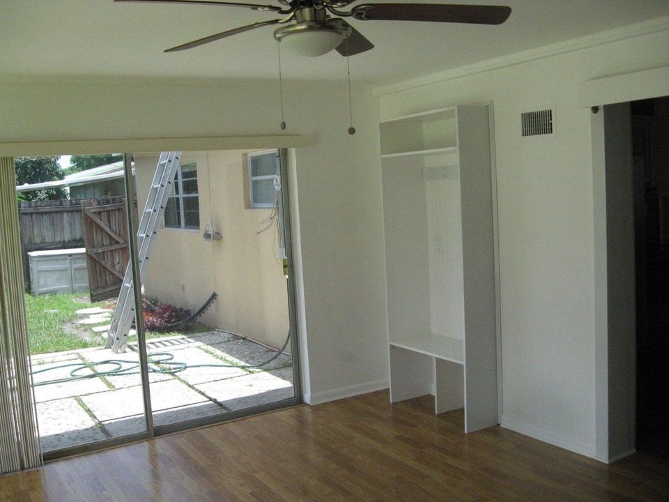 For Sale: $455,000 (3 beds, 2 baths, 1107 Square Feet)