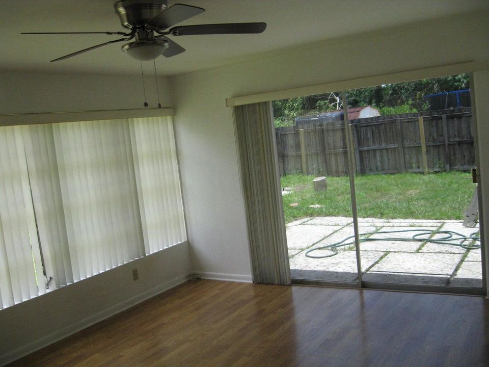 For Sale: $455,000 (3 beds, 2 baths, 1107 Square Feet)