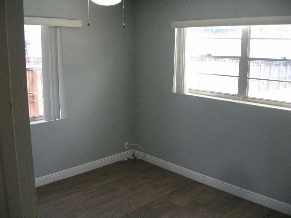 For Sale: $455,000 (3 beds, 2 baths, 1107 Square Feet)