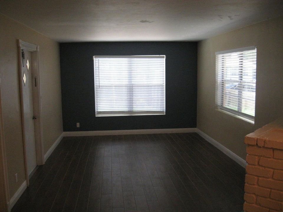 For Sale: $455,000 (3 beds, 2 baths, 1107 Square Feet)