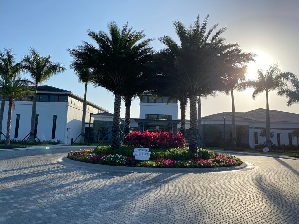 For Sale: $2,800,000 (5 beds, 5 baths, 4862 Square Feet)