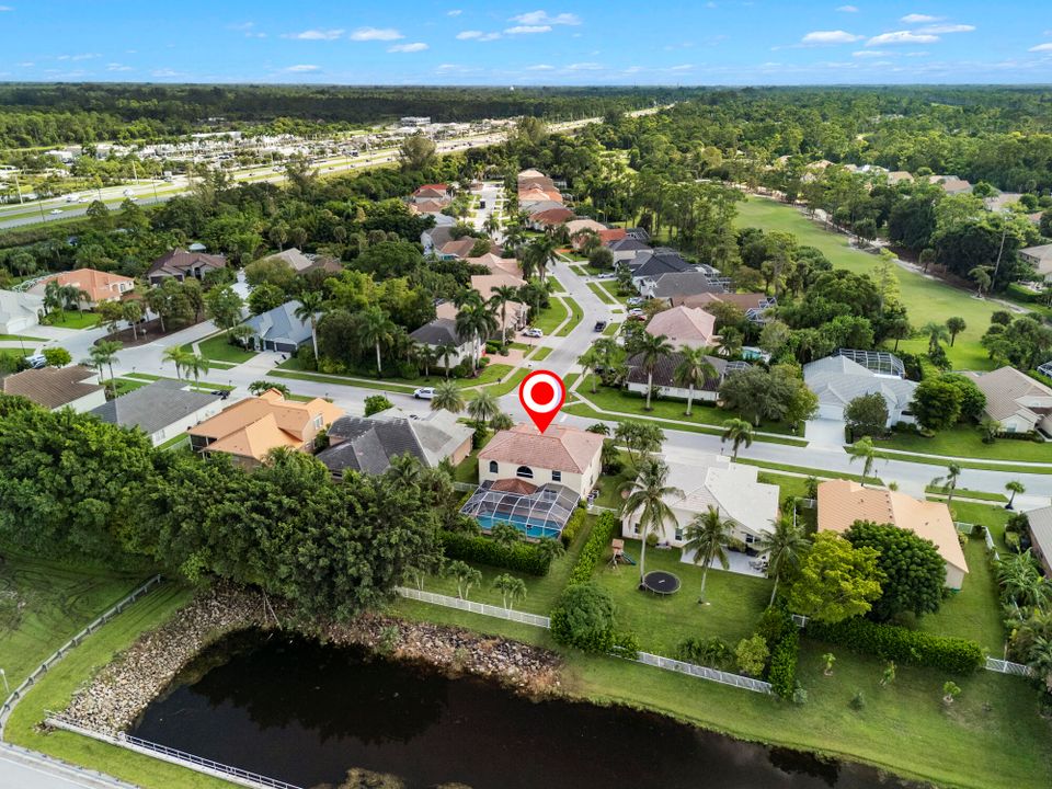 Activo con contrato: $765,000 (5 camas, 3 baños, 2686 Pies cuadrados)