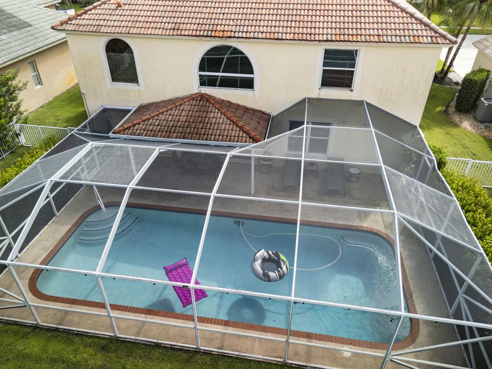 Activo con contrato: $765,000 (5 camas, 3 baños, 2686 Pies cuadrados)