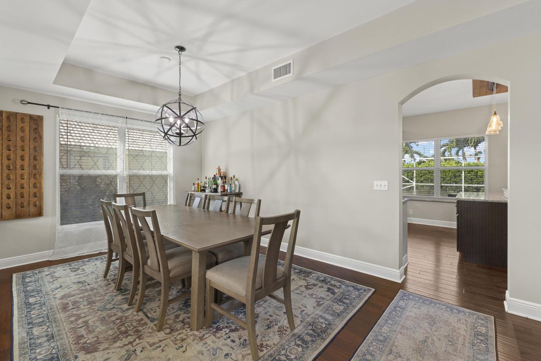 Activo con contrato: $765,000 (5 camas, 3 baños, 2686 Pies cuadrados)