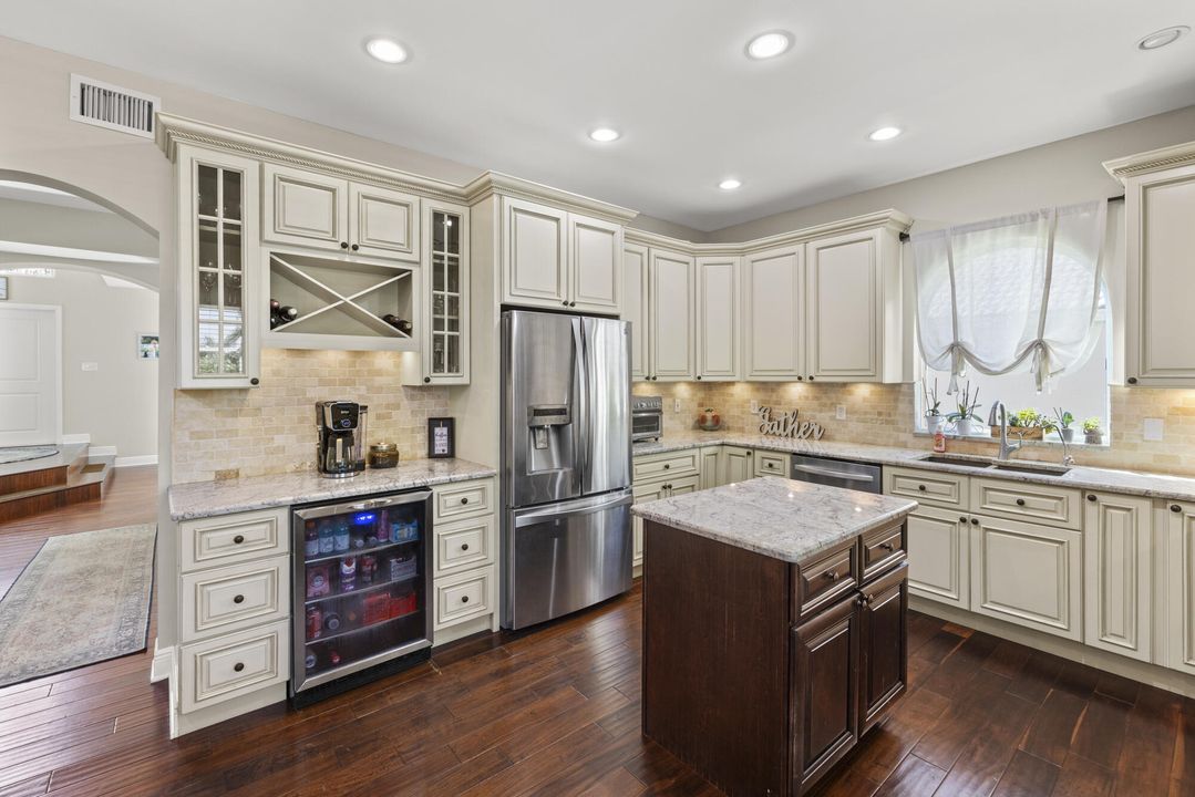 Activo con contrato: $765,000 (5 camas, 3 baños, 2686 Pies cuadrados)