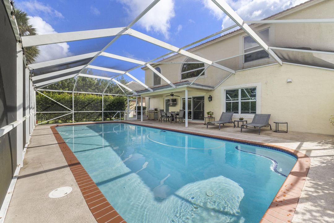 Activo con contrato: $765,000 (5 camas, 3 baños, 2686 Pies cuadrados)