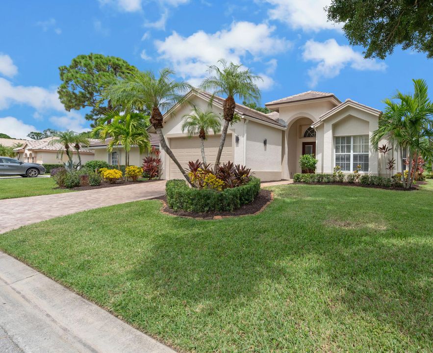 Active With Contract: $599,999 (3 beds, 2 baths, 2187 Square Feet)