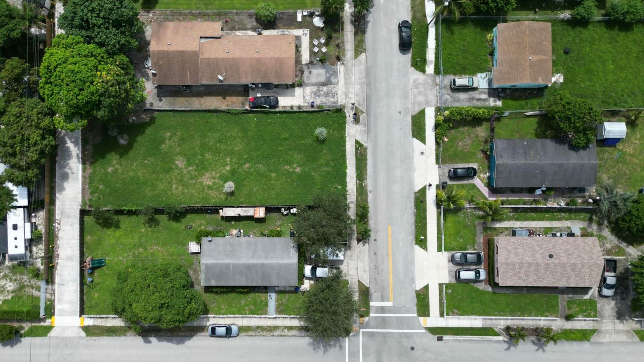 Под контрактом: $275,000 (0 спален, 0 ванн, 0 Квадратных фут)