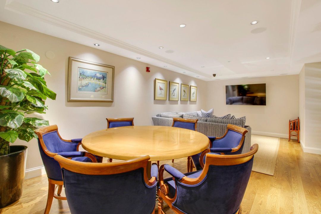 合同活跃: $948,000 (2 贝兹, 2 浴室, 1333 平方英尺)