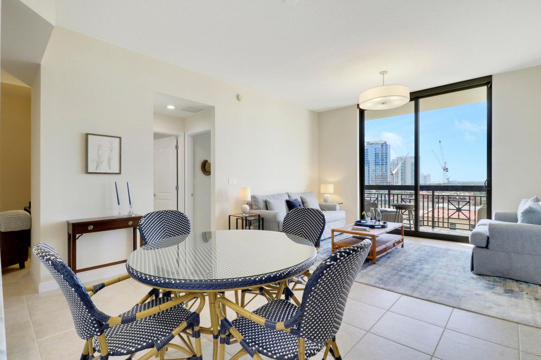 合同活跃: $948,000 (2 贝兹, 2 浴室, 1333 平方英尺)