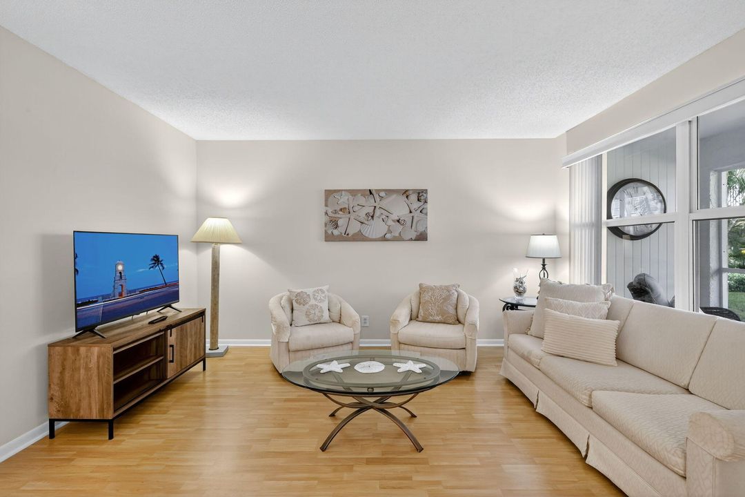 Activo con contrato: $195,000 (2 camas, 2 baños, 866 Pies cuadrados)