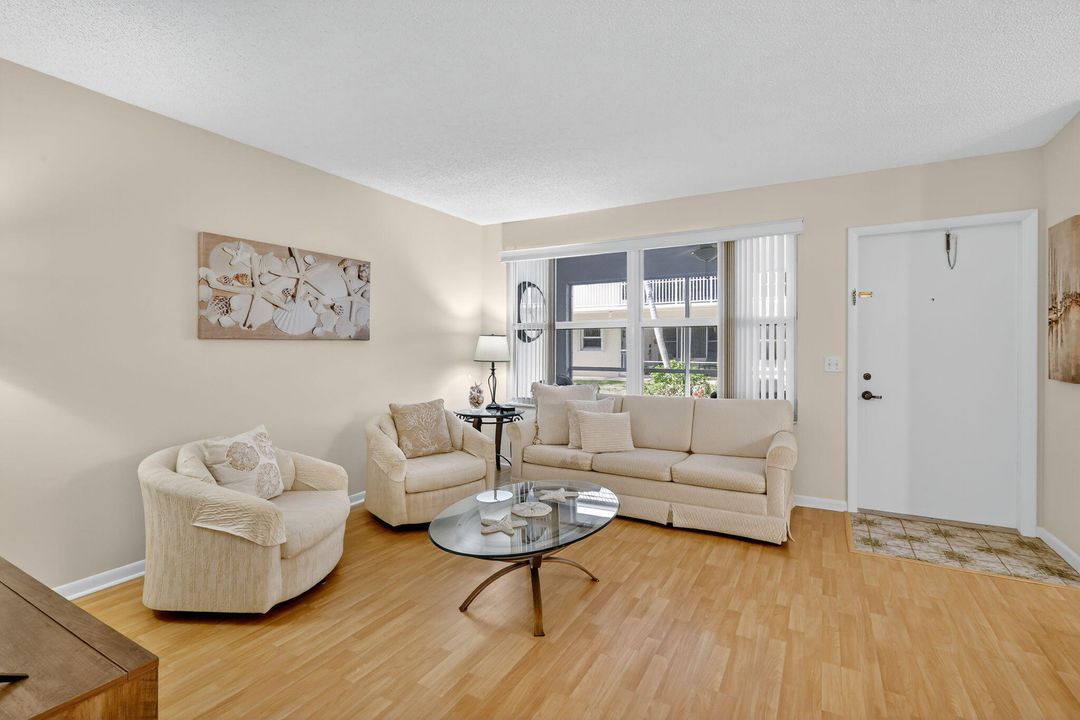 Activo con contrato: $195,000 (2 camas, 2 baños, 866 Pies cuadrados)