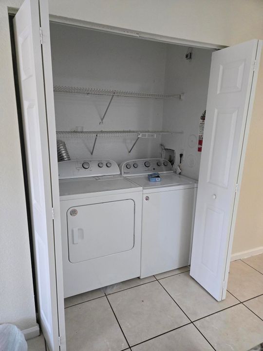 En Venta: $299,950 (3 camas, 2 baños, 1402 Pies cuadrados)