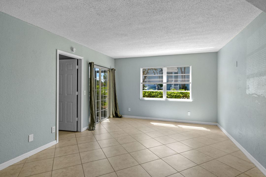 合同活跃: $1,700 (2 贝兹, 2 浴室, 874 平方英尺)