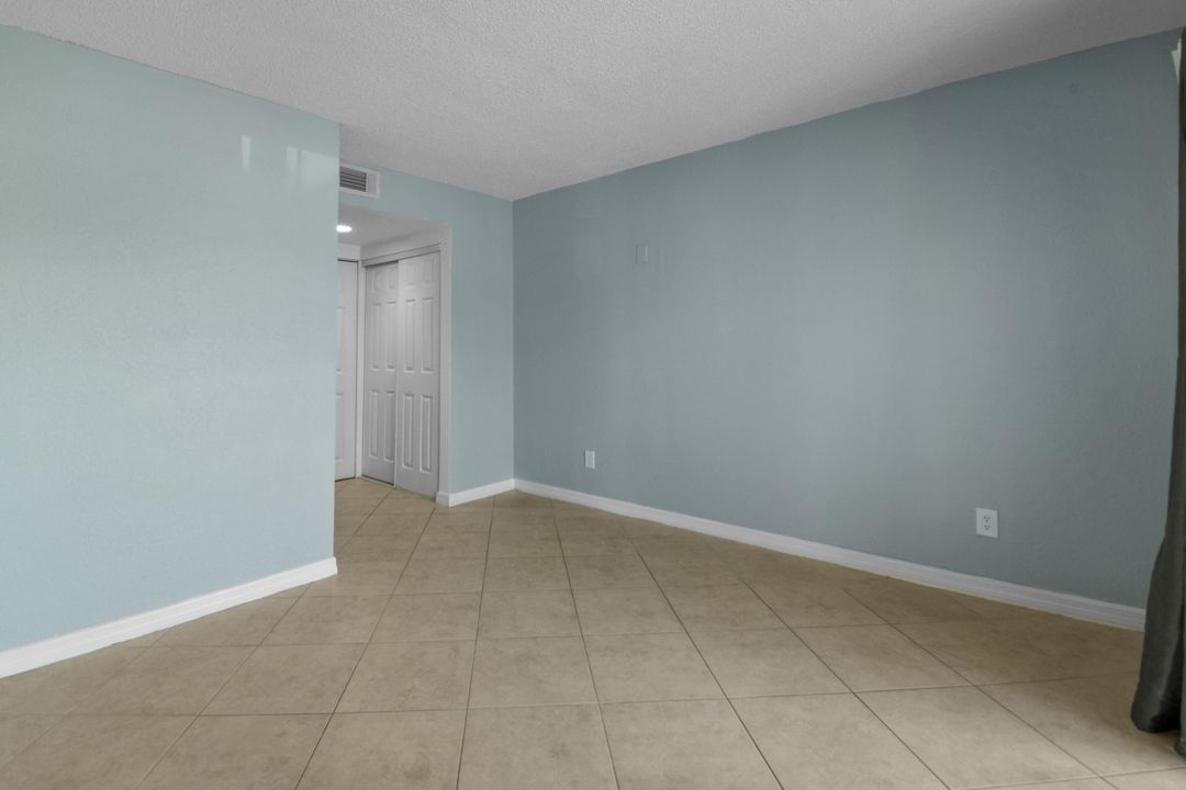 合同活跃: $1,700 (2 贝兹, 2 浴室, 874 平方英尺)