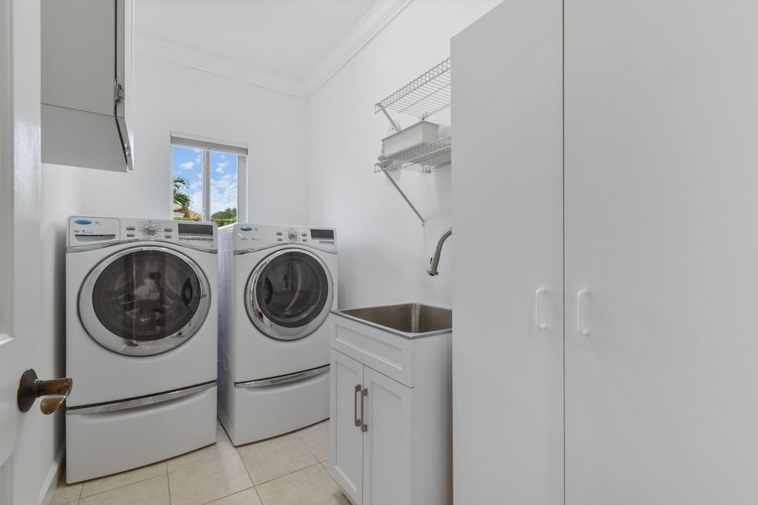 For Sale: $2,499,000 (4 beds, 3 baths, 4661 Square Feet)