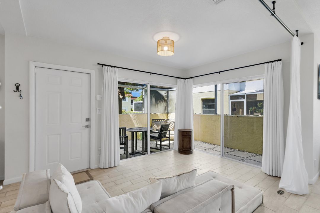 合同活跃: $450,000 (3 贝兹, 2 浴室, 1348 平方英尺)