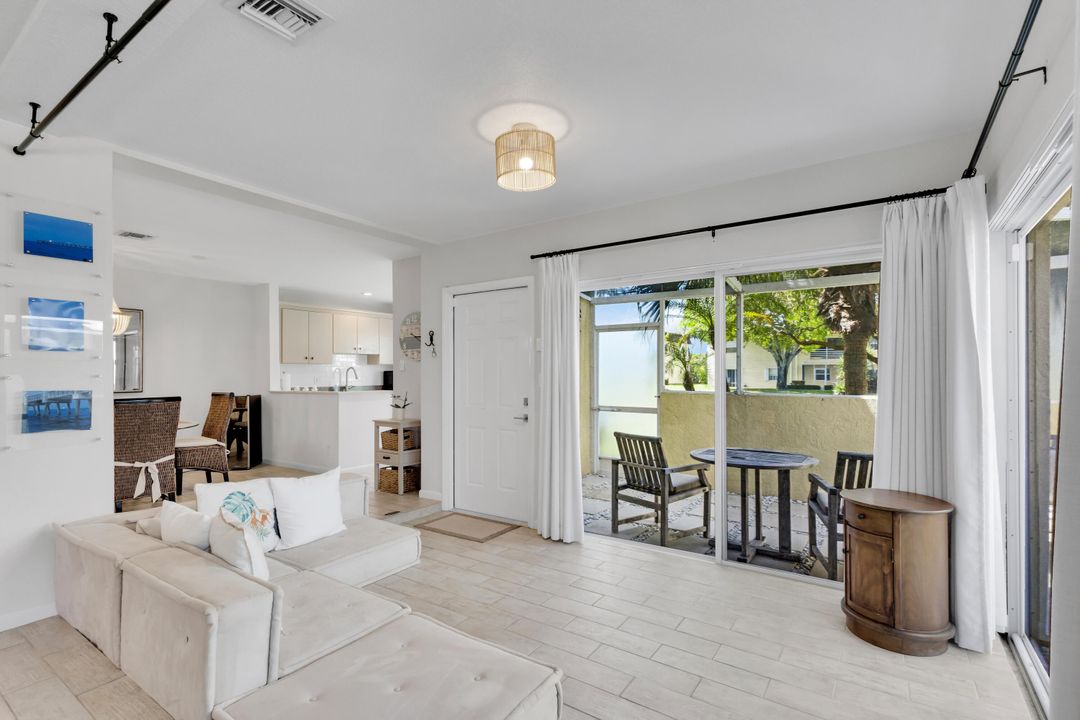 合同活跃: $450,000 (3 贝兹, 2 浴室, 1348 平方英尺)