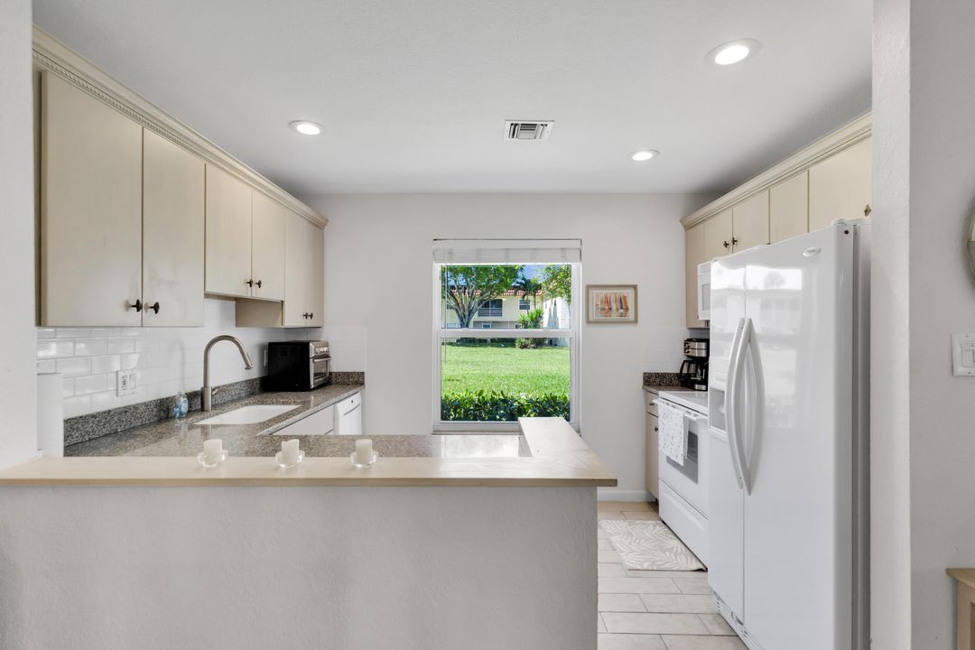 合同活跃: $450,000 (3 贝兹, 2 浴室, 1348 平方英尺)