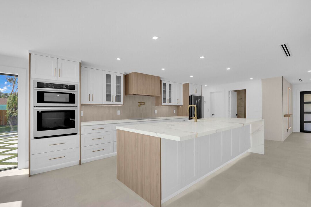 For Sale: $1,995,000 (4 beds, 4 baths, 3413 Square Feet)