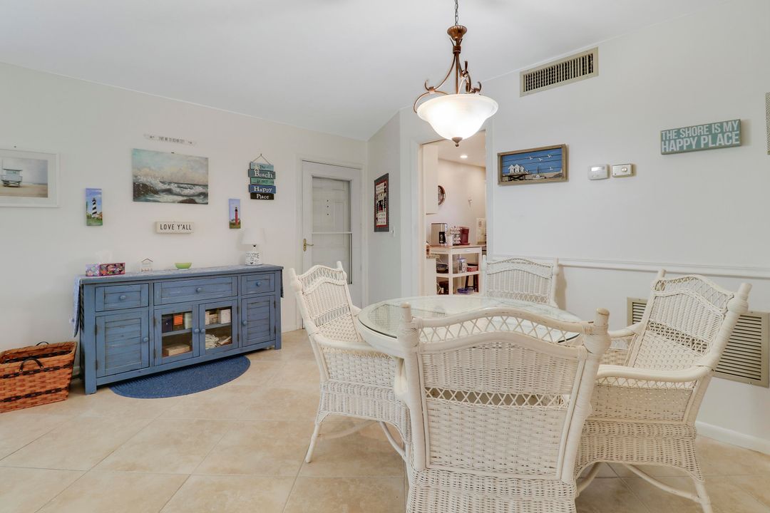 На продажу: $320,000 (2 спален, 2 ванн, 920 Квадратных фут)