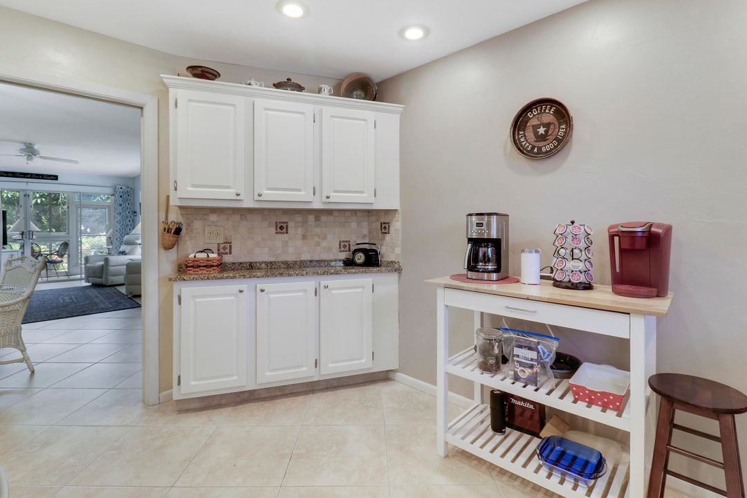 На продажу: $320,000 (2 спален, 2 ванн, 920 Квадратных фут)