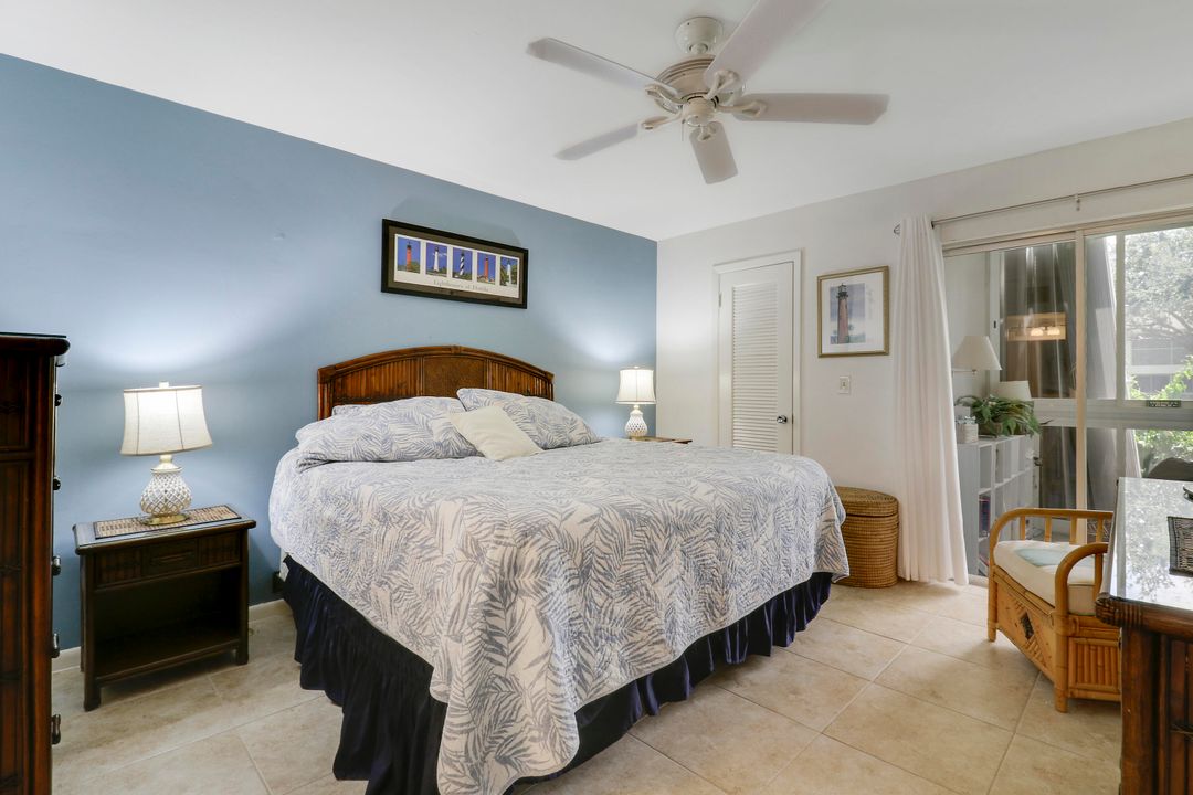 На продажу: $320,000 (2 спален, 2 ванн, 920 Квадратных фут)