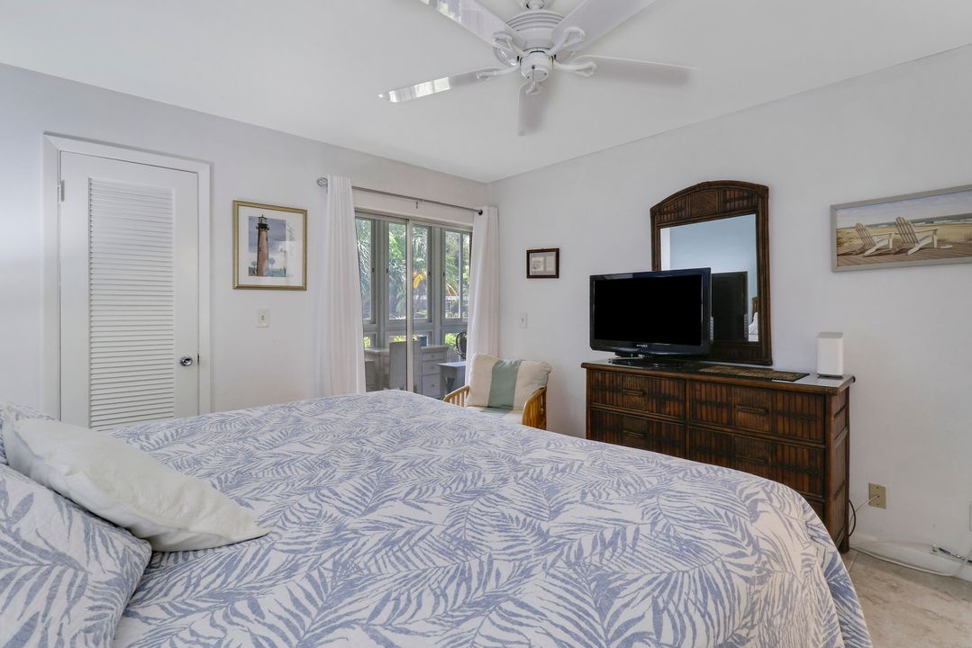 На продажу: $320,000 (2 спален, 2 ванн, 920 Квадратных фут)