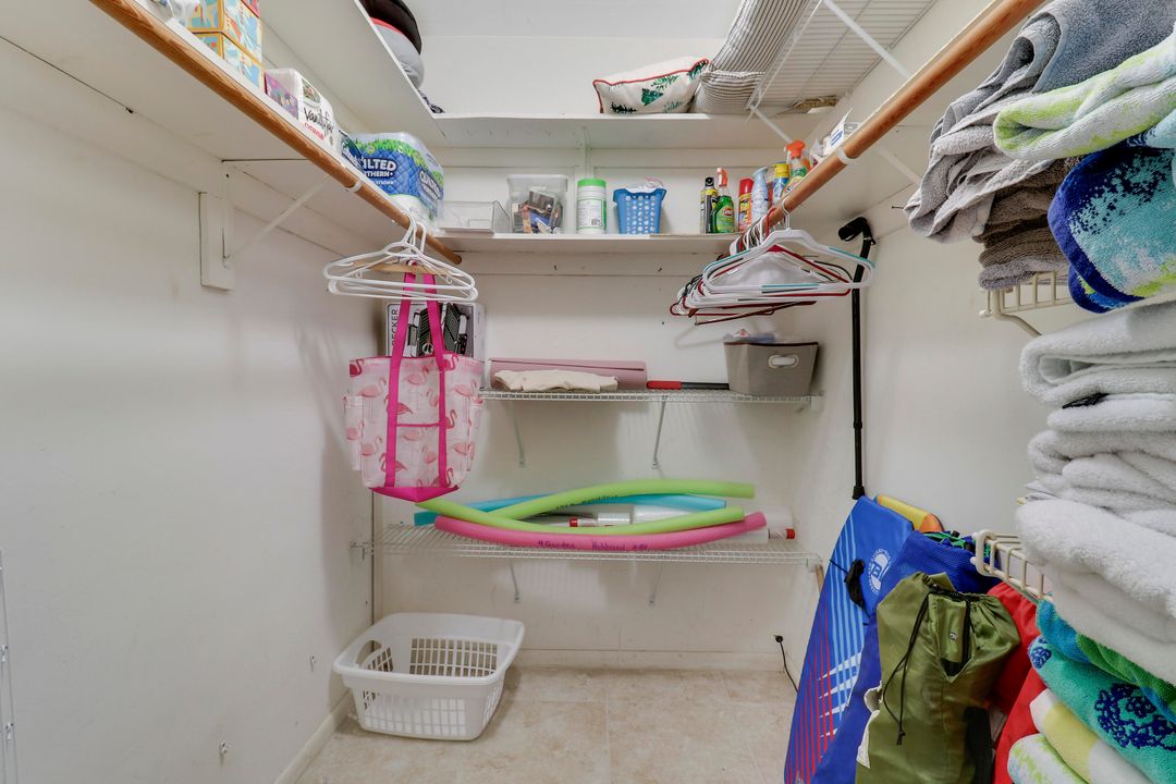 На продажу: $320,000 (2 спален, 2 ванн, 920 Квадратных фут)