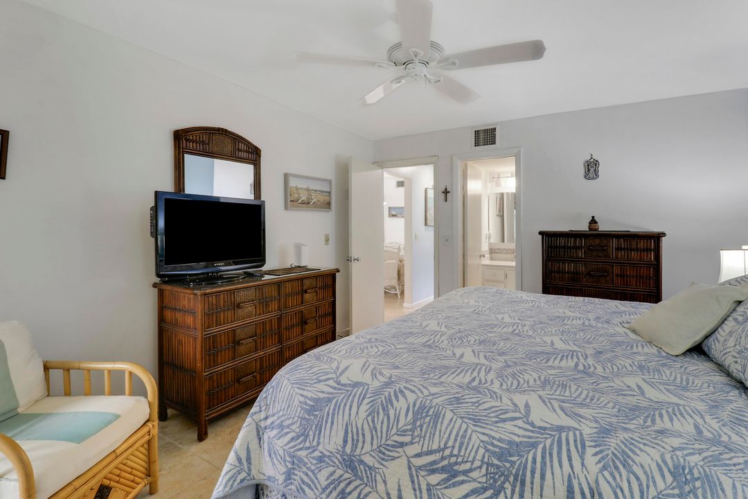 На продажу: $320,000 (2 спален, 2 ванн, 920 Квадратных фут)