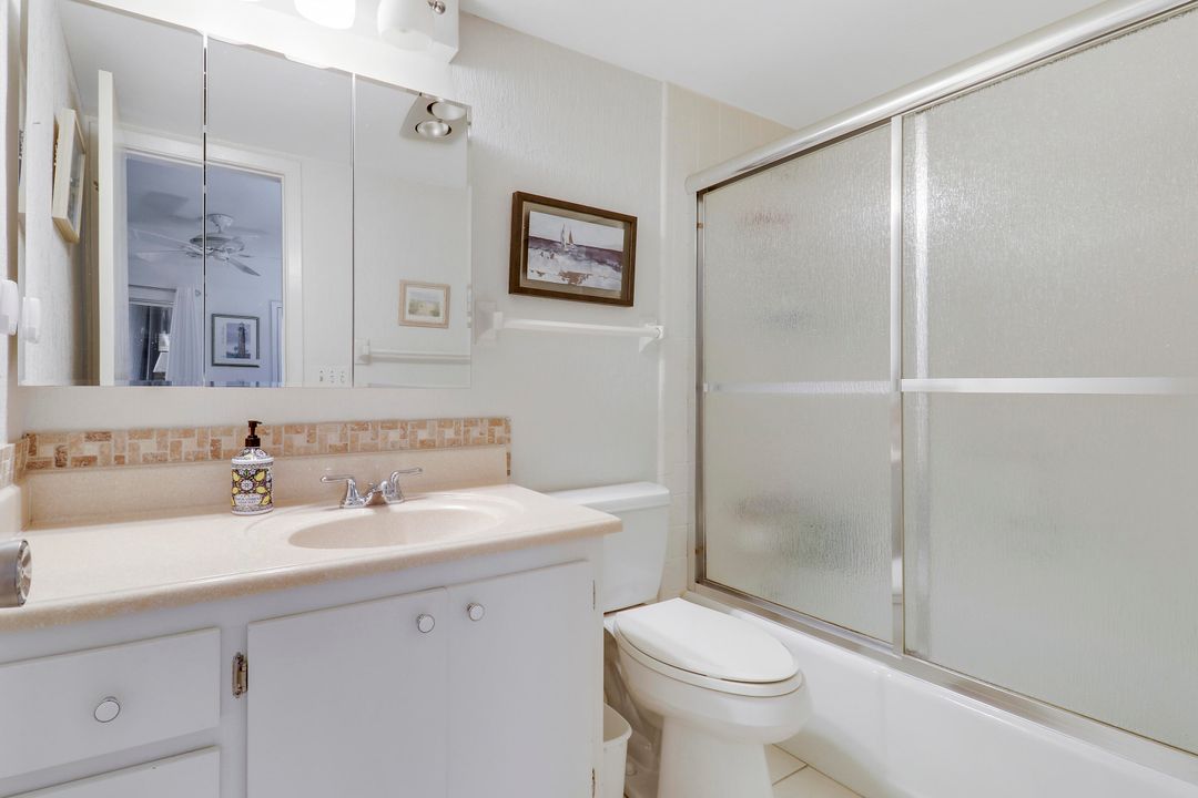 На продажу: $320,000 (2 спален, 2 ванн, 920 Квадратных фут)