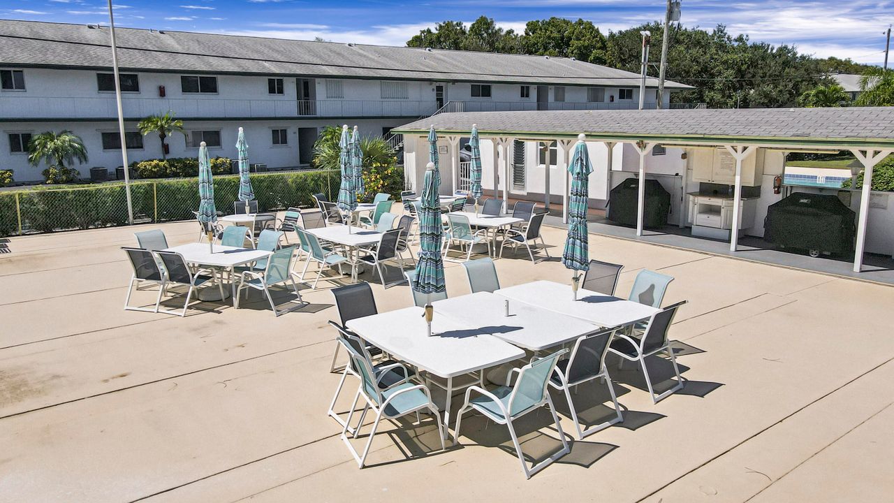 На продажу: $320,000 (2 спален, 2 ванн, 920 Квадратных фут)