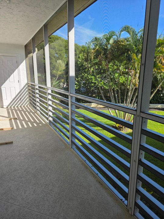 Под контрактом: $5,800 (3 спален, 2 ванн, 1315 Квадратных фут)