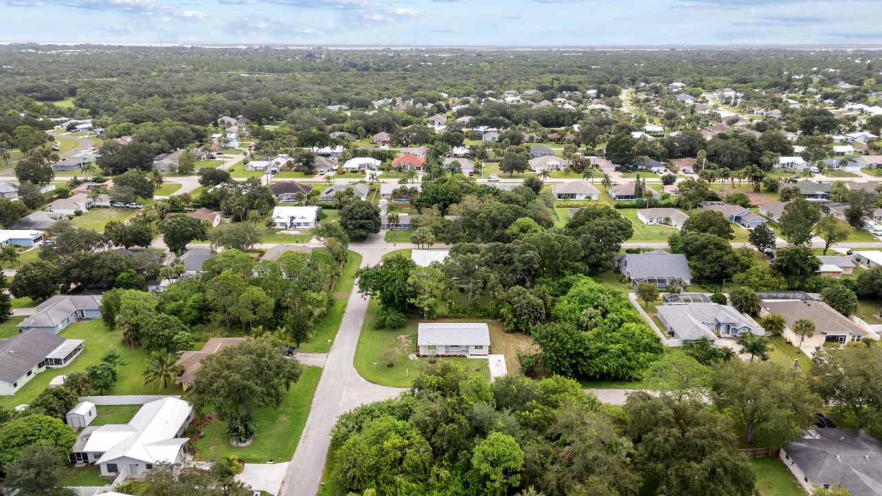For Sale: $305,000 (3 beds, 2 baths, 1403 Square Feet)