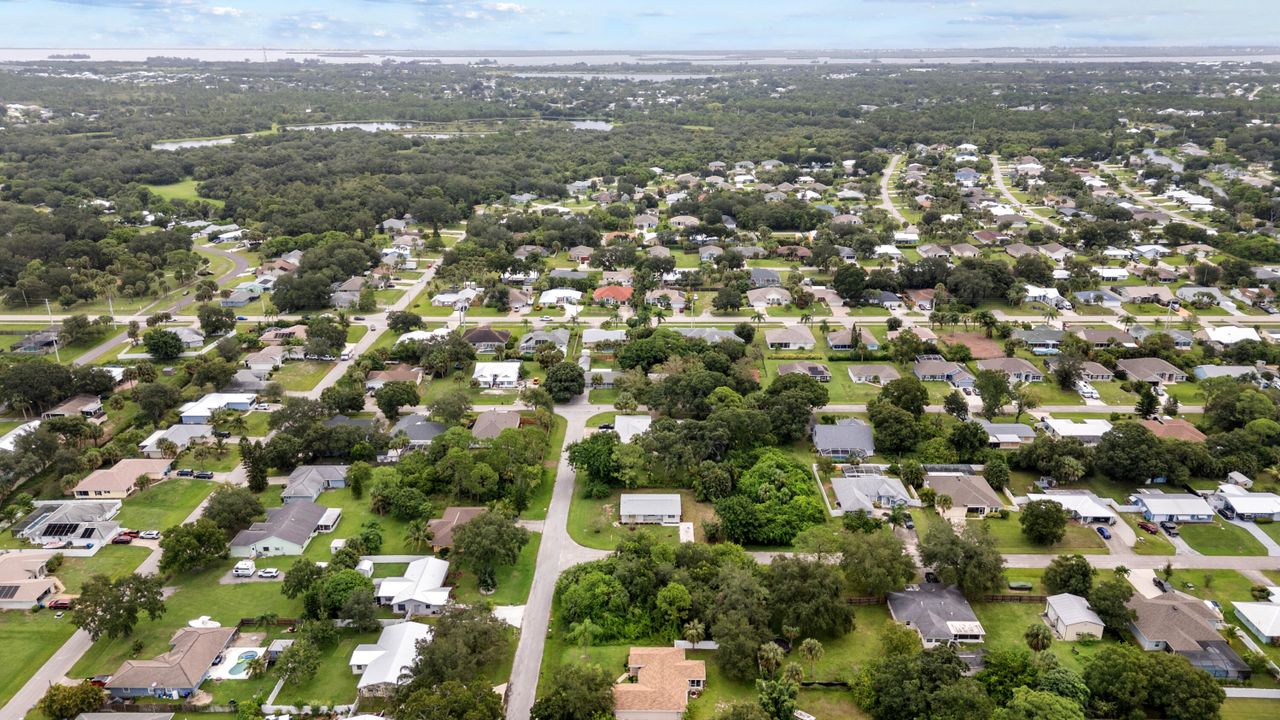 For Sale: $305,000 (3 beds, 2 baths, 1403 Square Feet)