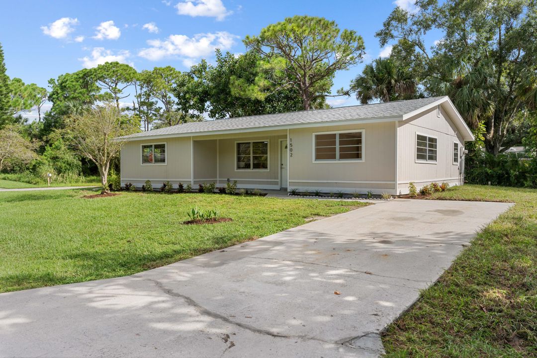 For Sale: $305,000 (3 beds, 2 baths, 1403 Square Feet)