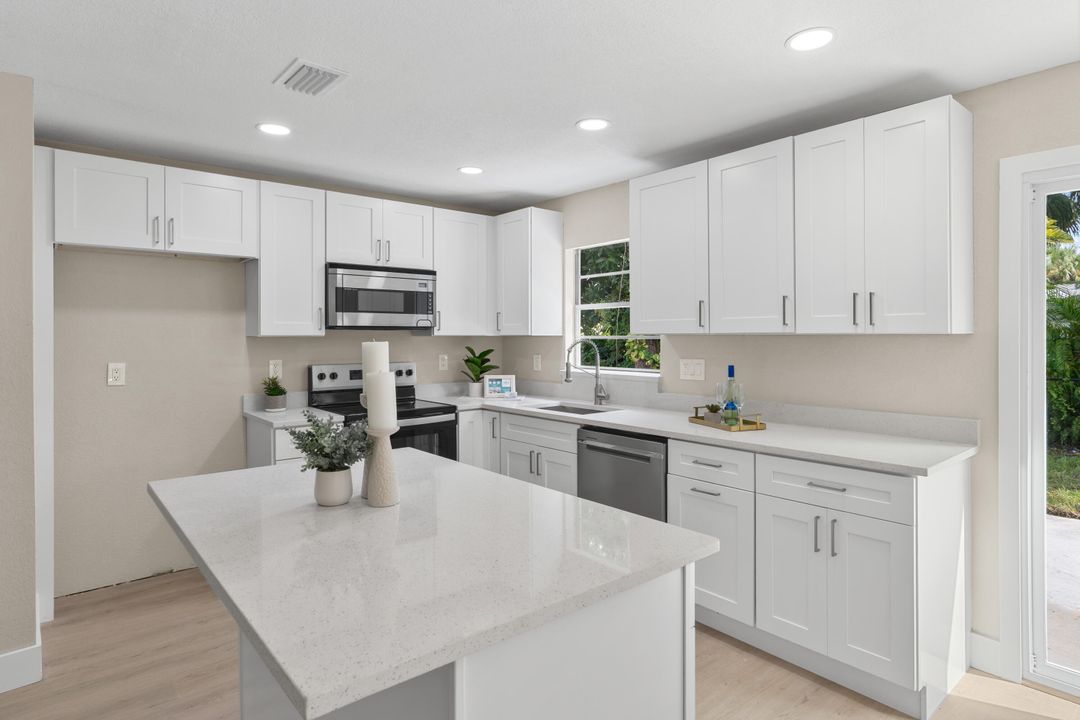 For Sale: $305,000 (3 beds, 2 baths, 1403 Square Feet)