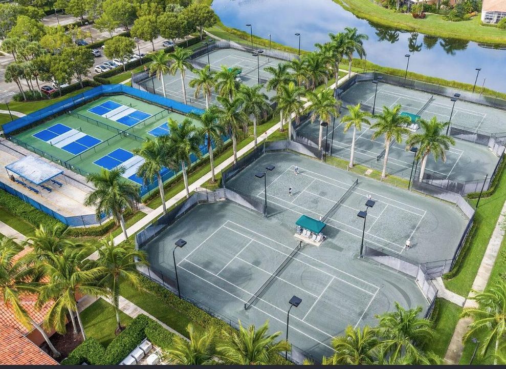 Под контрактом: $5,800 (2 спален, 2 ванн, 1851 Квадратных фут)